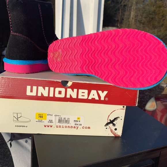 Kids Boots. Brand New - Picture 3 of 3